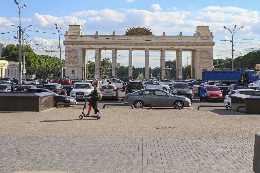 Парк Горького закрыли для посетителей из-за непогоды