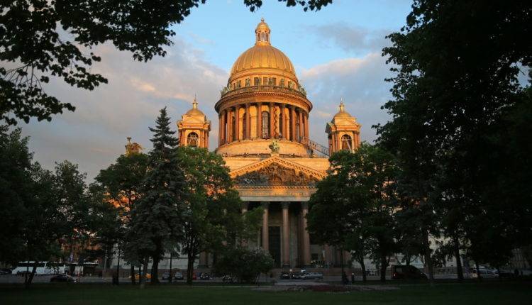 В Москве показали сокровища Исаакиевского собора
