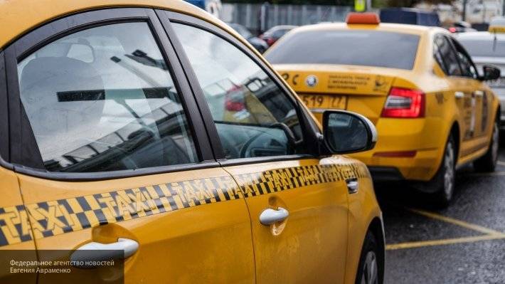 Госдума показала закон о такси