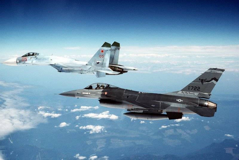 National Interest рассказал о противостоянии Су-27 и F-16