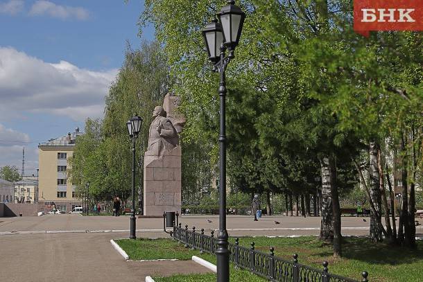 В Сыктывкаре полицейские задержали предполагаемого автора граффити на памятнике Ленину
