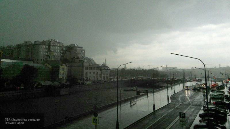 Сообщения о штормовом предупреждении прервали телевещание федеральных телеканалов в Москве
