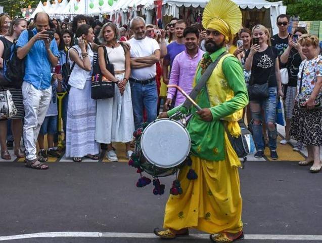 Шоу барабанщиков и уроки массажа: как пройдет «День Индии» в Москве