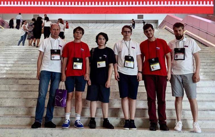 Российские школьники заняли первое место в медальном зачете на олимпиаде по информатике