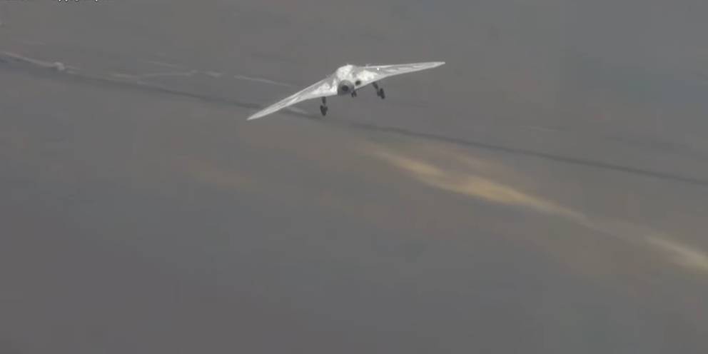 Минобороны показало кадры первого полета БПЛА "Охотник"