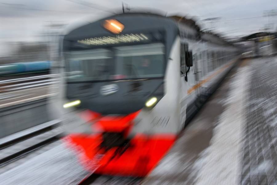 Поезд насмерть сбил мужчину на МЖД в Киевском направлении