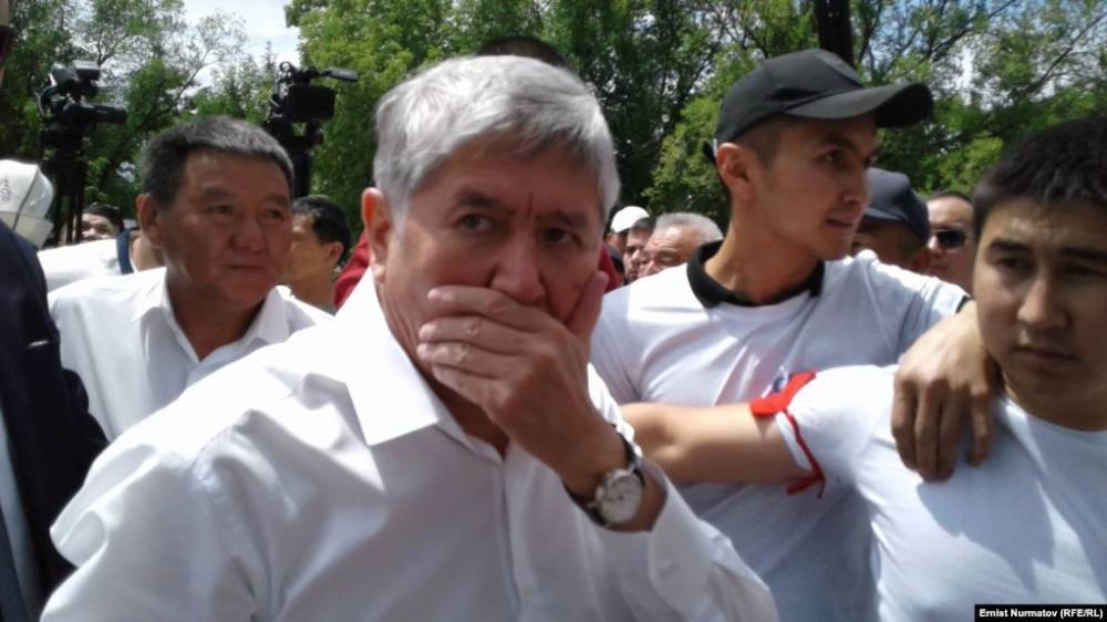 В Киргизии начался новый штурм дома бывшего президента Алмазбека Атамбаева