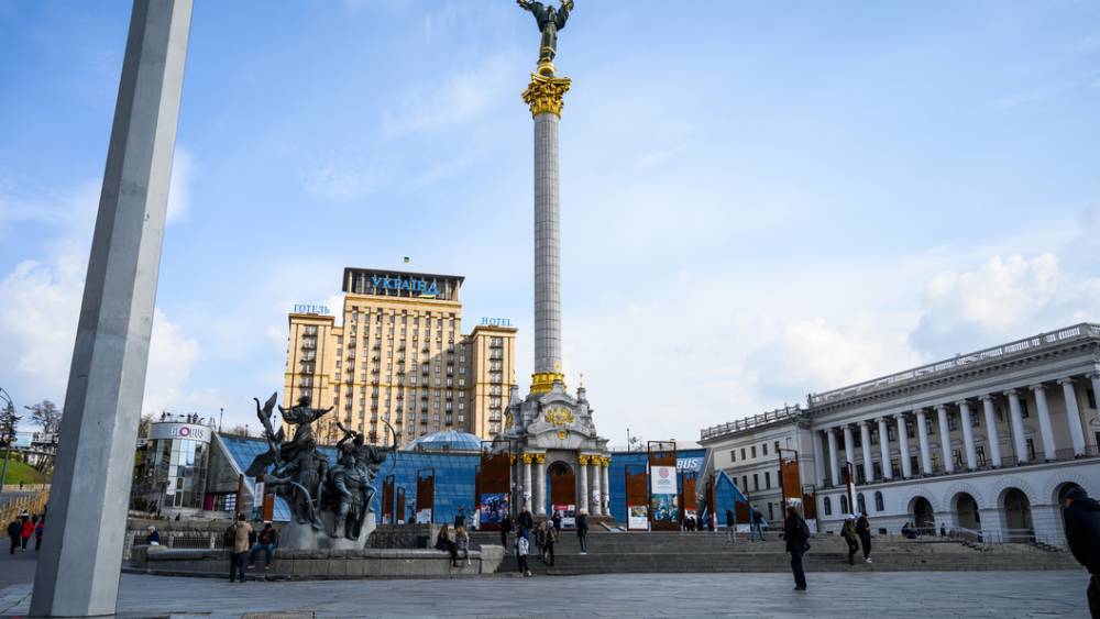 "Прощай, страшное недоразумение": В центре Киева демонтировали арт-объект "синяя рука"