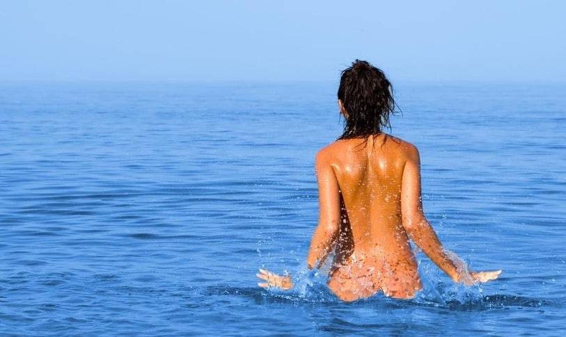 Женщину оштрафовали за купание голышом в озере в Кокшетау
