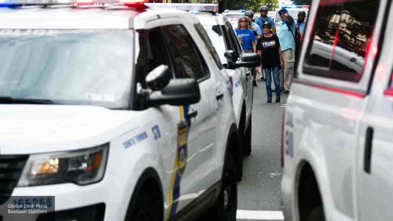 Полиция США задержала молодого человека, пришедшего в магазин в бронежилете и с оружием