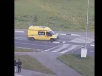 В Тверской области скорая помощь так торопилась к пострадавшему в ДТП, что снесла дорожный знак - ТИА