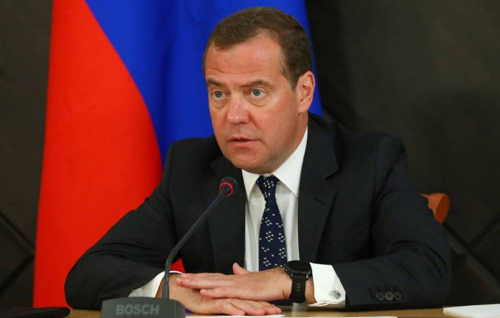 Медведев: Москва продолжит оказывать Бишкеку помощь и поддержку