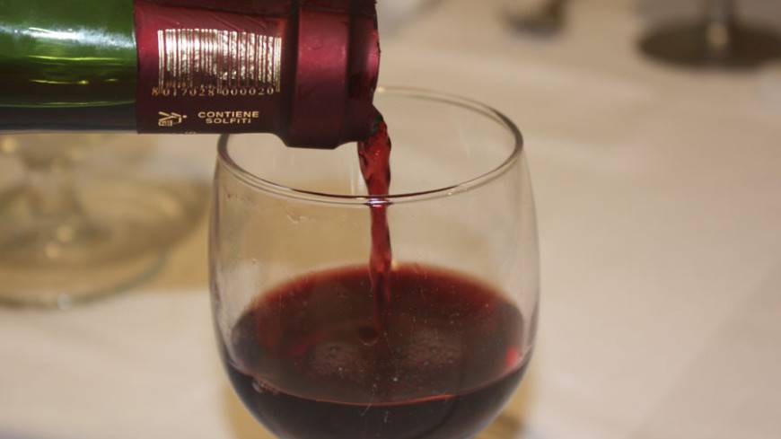 Российский кардиолог развенчал миф о пользе красного вина