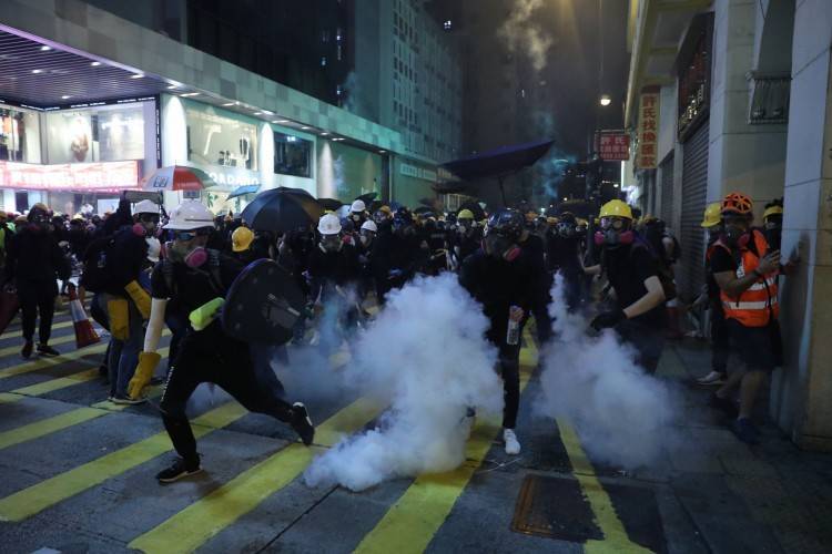 Американских дипломатов в Гонконге уличили в связях с сепаратистами: МИД КНР требует прекратить вмешиваться во внутренние дела Китая