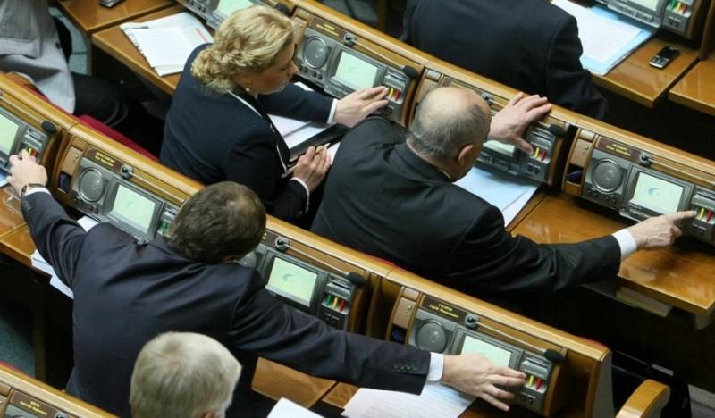 Зеленский заполучит тупых парламентских кнопкодавов с вечно ноющим премьером – эксперт