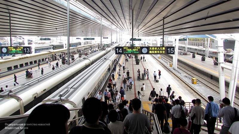 20 железнодорожных рейсов отменены в Китае из-за мощнейшего тайфуна "Лекима"
