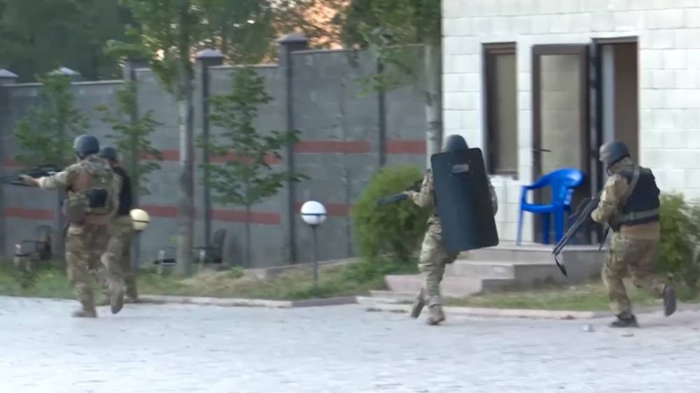 Спецназ Киргизии прорвался в дом Атамбаева