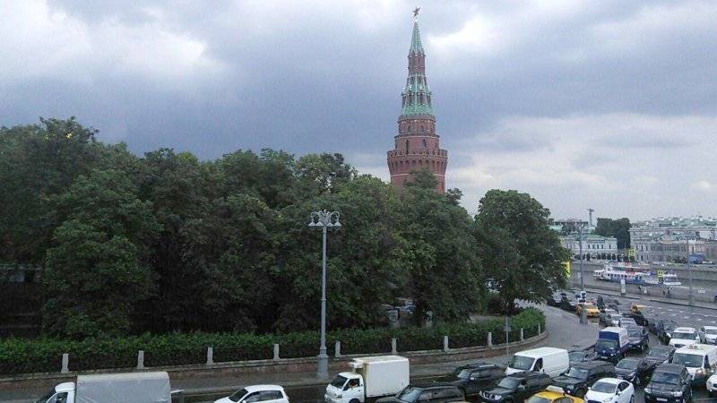 Москвичей призвали к осторожности из-за штормового ветра