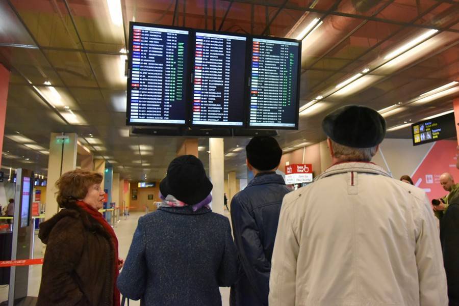 Непогода стала причиной массовых отмен и задержек рейсов в аэропортах Москвы
