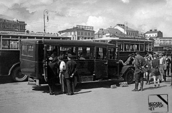 Когда появились первые автобусы в Москве?