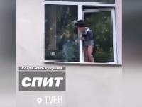 В Твери прохожие спасли детей на окне второго этажа - tvernews.ru - Тверь