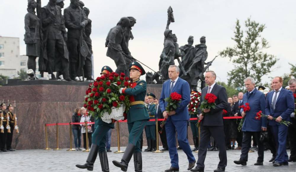 Александр Беглов поздравил ветеранов с 75-летием окончания Ленинградской битвы