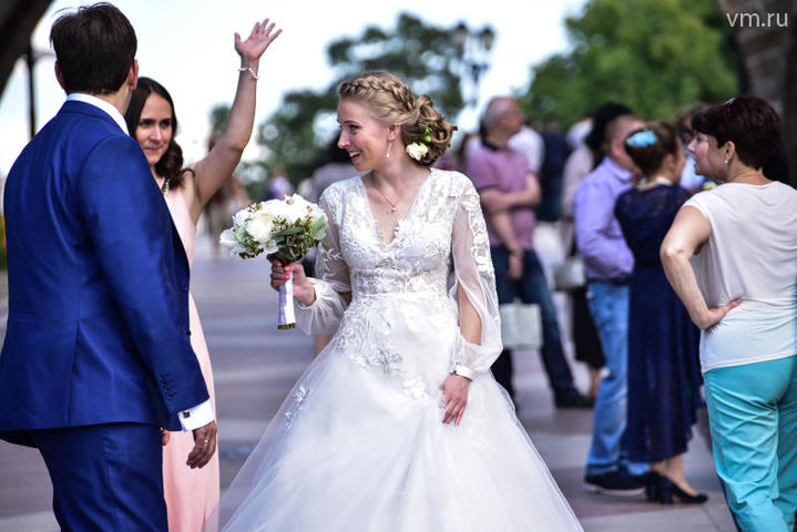 Более 900 столичных пар сыграют свадьбы в День города