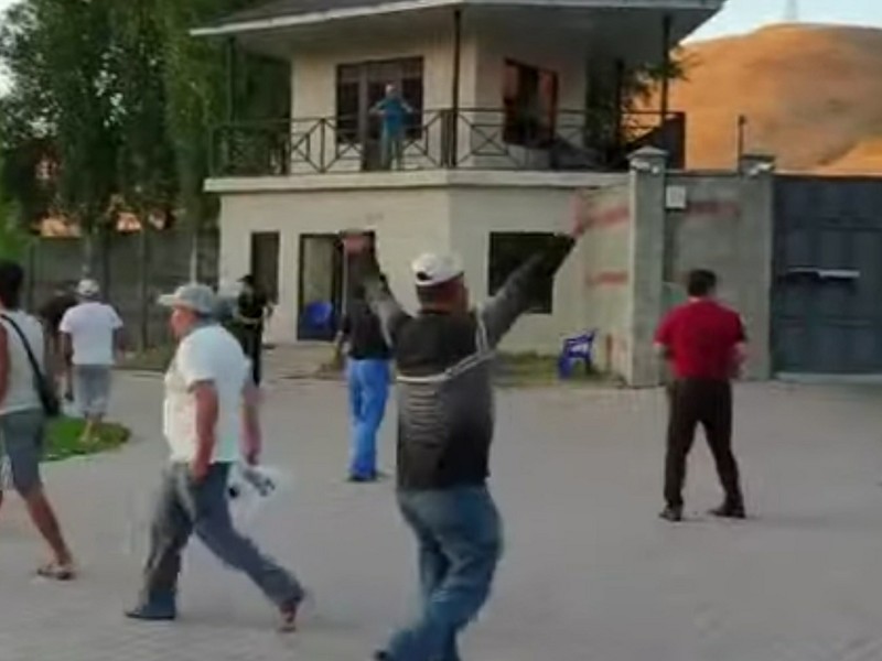 Число пострадавших в ходе беспорядков в Киргизии выросло до 52