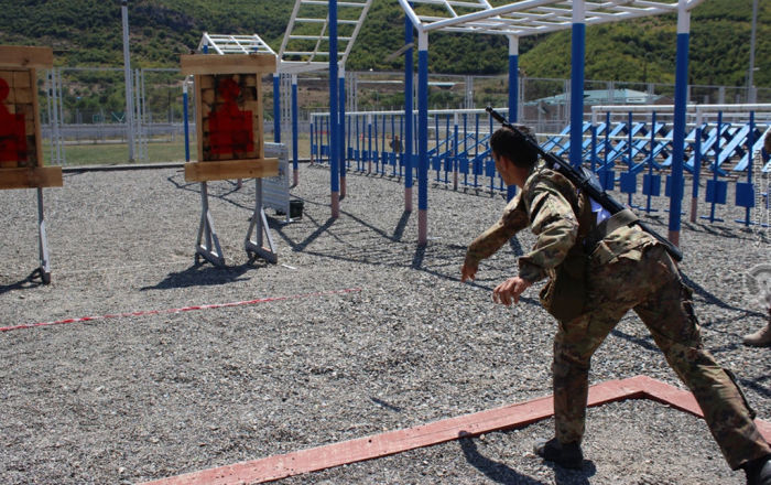 Бег, стрельба, метание ножей: "Воин мира" в Армении проверил военных на выносливость