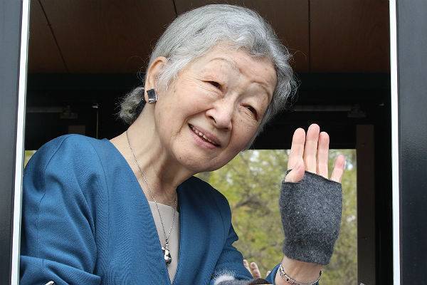 Врачи нашли рак груди убывшей императрицы Японии