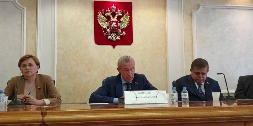 Климов: иностранные СМИ оказывали информационную поддержку организаторам незаконных акций в Москве