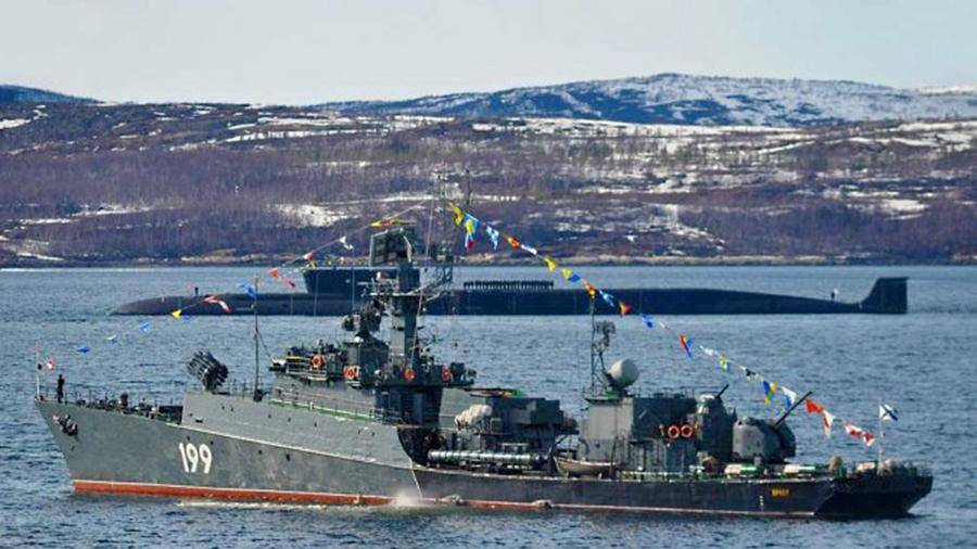Северный флот приступил к учениям по обнаружению подводных лодок в Арктике