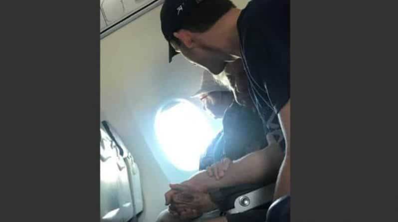 Реакция мужчины на испуг старушки-соседки в самолете потрясла пассажиров