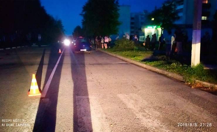 В Мозырском районе отец высадил из машины 7-летнего сына, тот побежал за авто и попал под колеса
