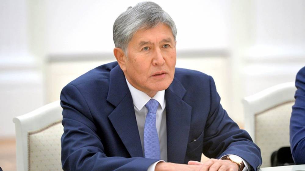 Атамбаеву предъявили обвинение в коррупции