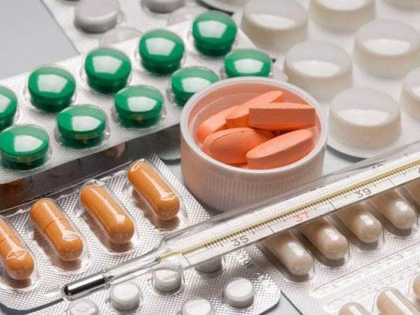 СМИ узнали о падении продаж дешевых лекарств в аптеках РФ