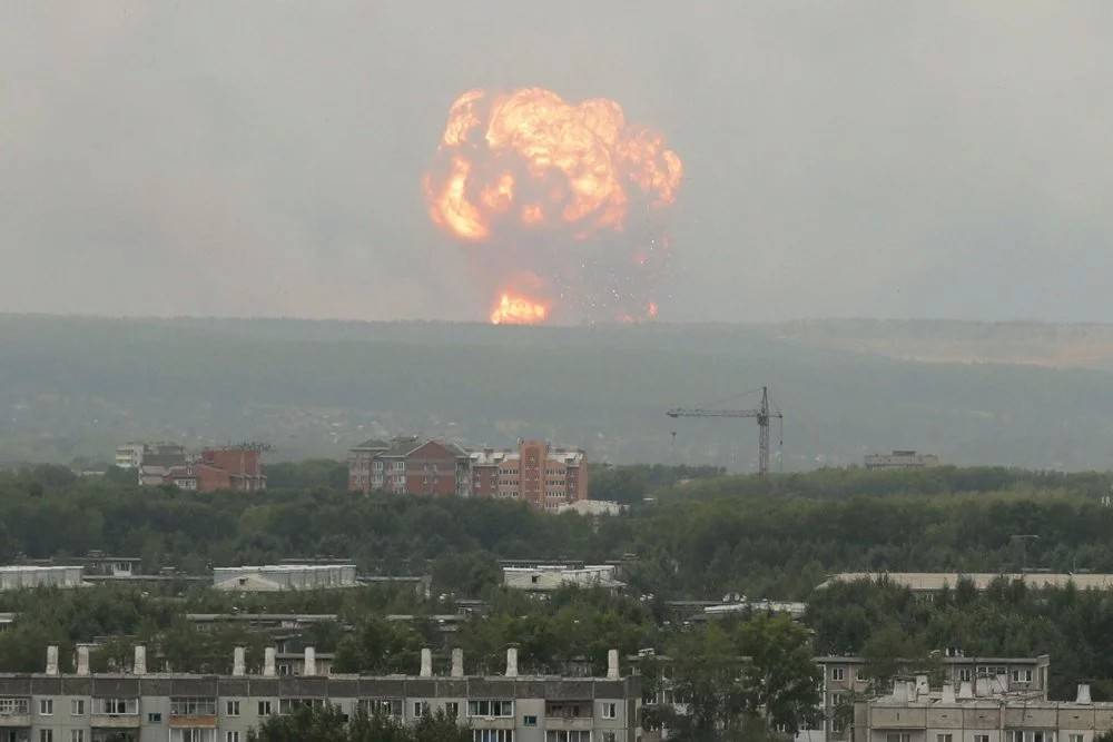 На военном складе под Ачинском в РФ возобновились взрывы, есть пострадавшие