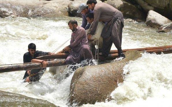 В Пакистане 26 человек погибли в результате падения автобуса в реку — Происшествия, Новости Большого Ближнего Востока