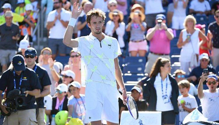 Теннисиста Медведева оштрафовали за поведение на матче US Open