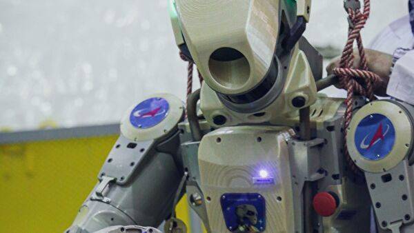 Космонавт посетовал на нехватку времени на работу с роботом «Федор» на МКС