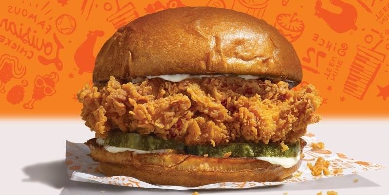 Американец требует от фастфуда $5 тыс. в качестве морального ущерба за то, что они прекратили делать популярный куриный сэндвич