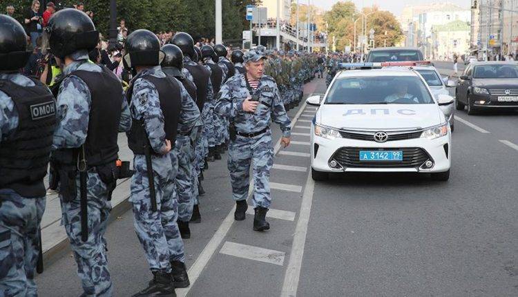Полиция насчитала 750 человек на несогласованной акции в центре Москвы