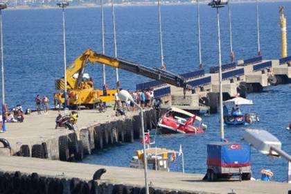 Яхту с российскими туристами на борту затопило в Турции - lenta.ru - Турция