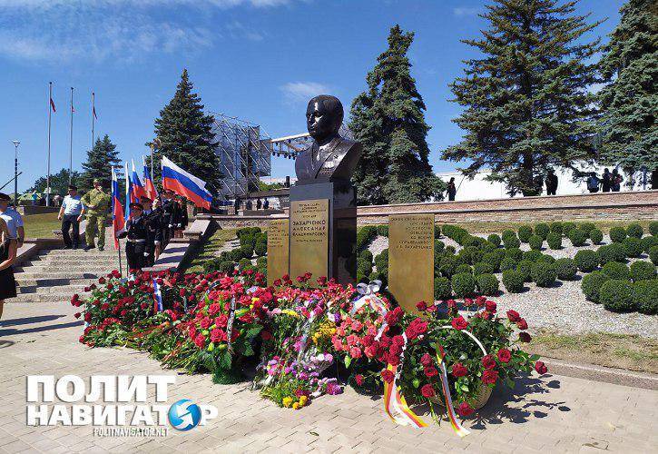«Отдавшему жизнь ради тысяч других сердец»: Открыт памятник Александру Захарченко