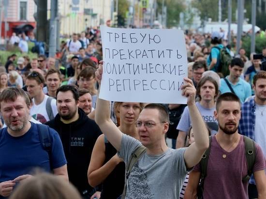 Навальный объяснил, почему не пошел на несогласованное шествие