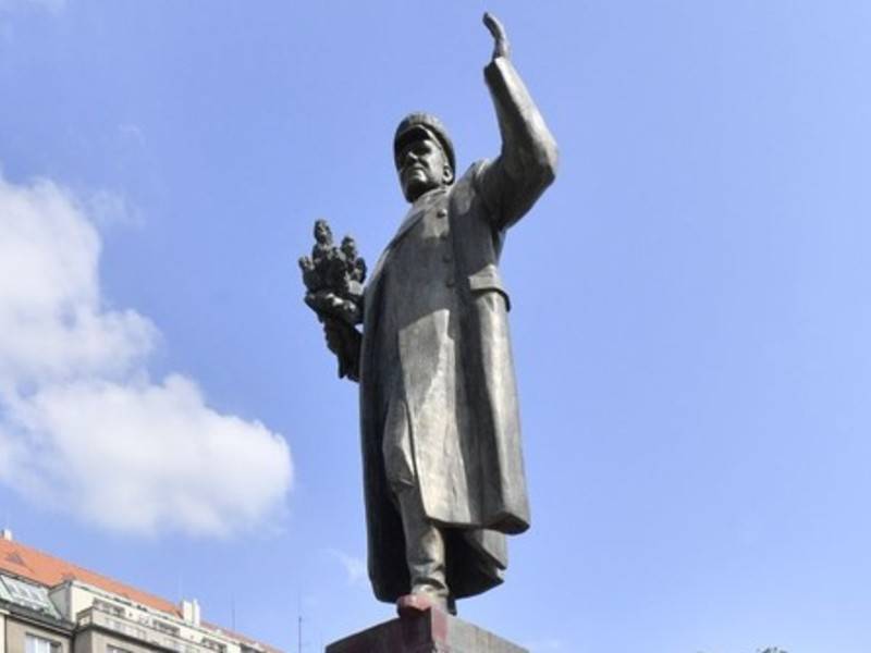 Глава МВД Чехии прокомментировал осквернение памятника Коневу