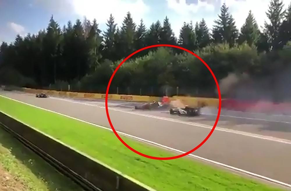 Видео жуткой аварии на "Формуле-2": погиб 22-летний гонщик