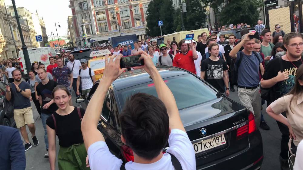 Организаторы незаконных митингов в Москве вербуют молодежь по заказу из-за рубежа