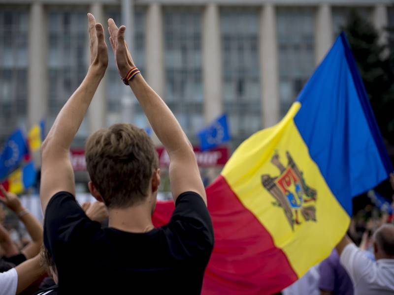 Додон призвал не спорить о названии государственного языка Молдавии