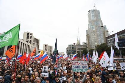 Полиция назвала число протестующих в центре Москвы